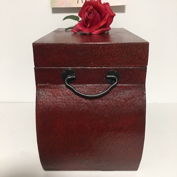 HOME GOODS CHEST BOX WITH LID 8 1/4” H X 10 3/4” W - Picture 5 of 8